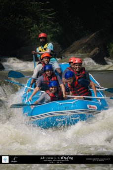 ADVENTURE LK WATER RAFTING KITULGALA SRI Lanka  Background image