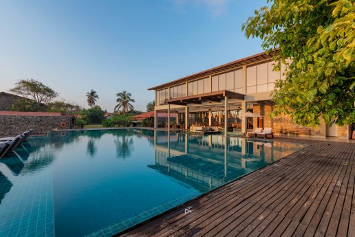 Regenta Arie Lagoon Background image